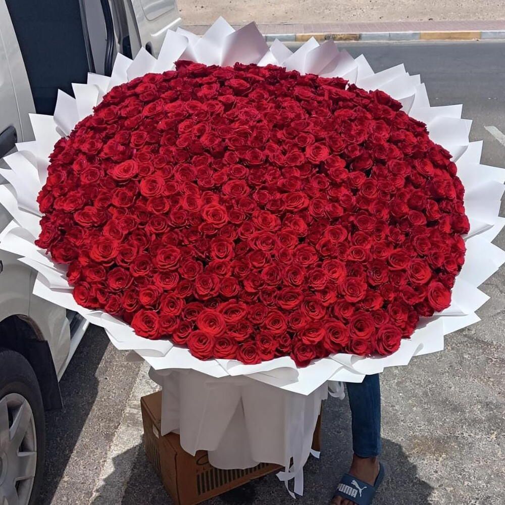 Exquisite 400 Red Roses Grand Bouquet
