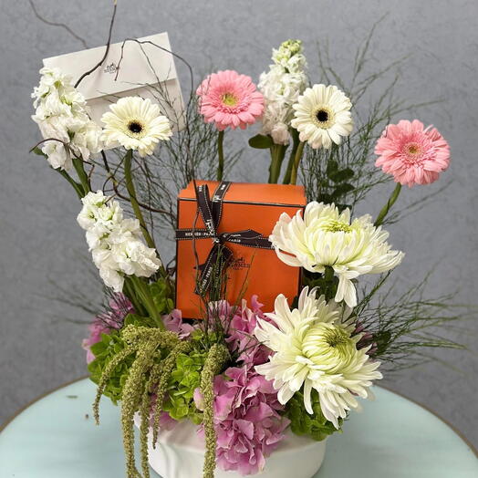 Luxury Floral Gift Arrangement with Hydrangea, Gerbera   Mathoila