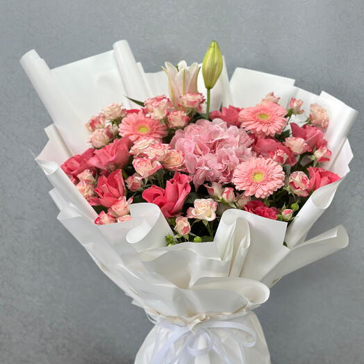 Baby Roses   Gerbera Bouquet