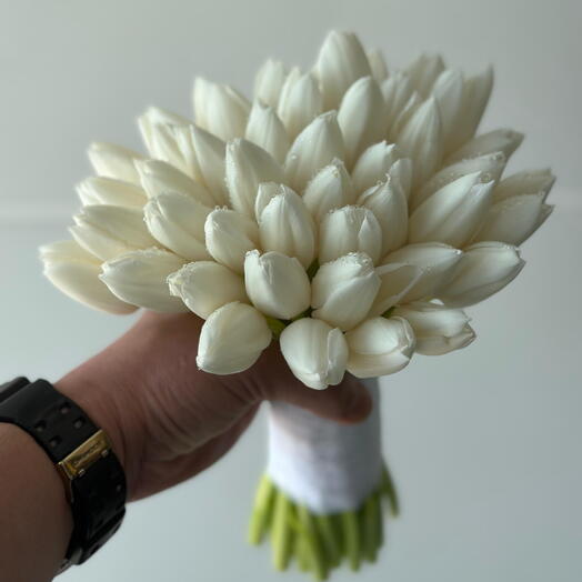 Pure Elegance White Tulip Bouquet – A Timeless Classic