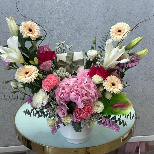 Elegant Hydrangea   Gerbera Floral Arrangement with Gift Box