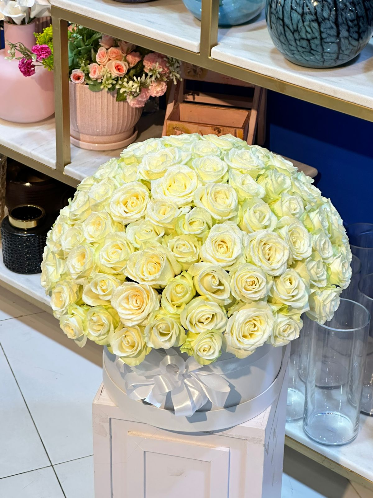 100 Pure White roses round with Box